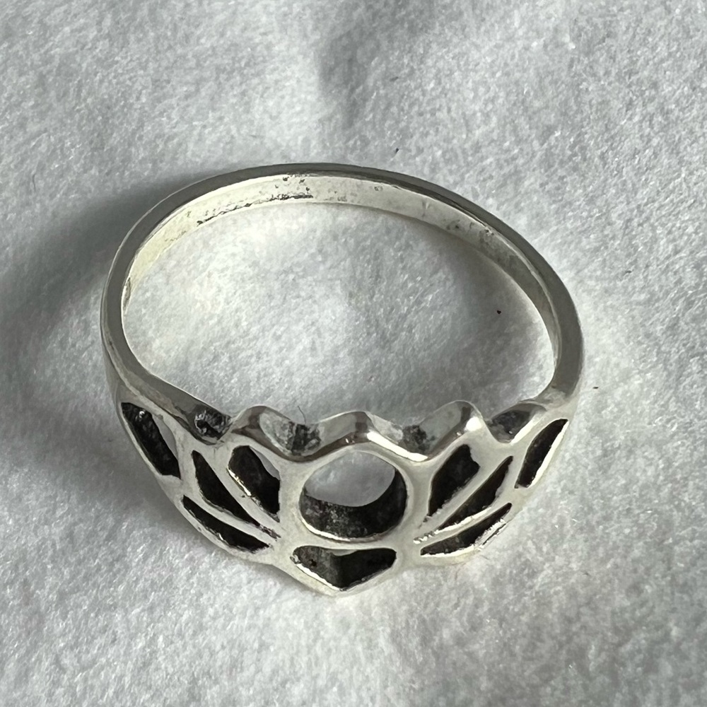Sliver ring with design
